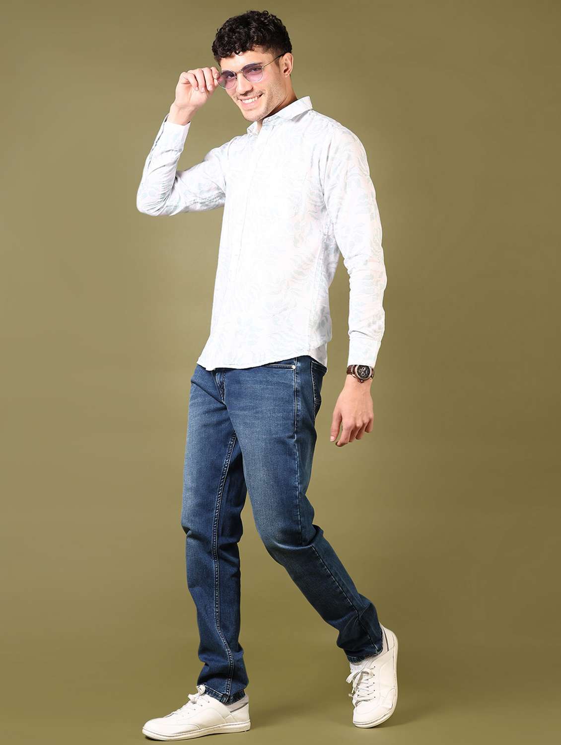 men washed mid rise jeans - 21718080 -  Standard Image - 4