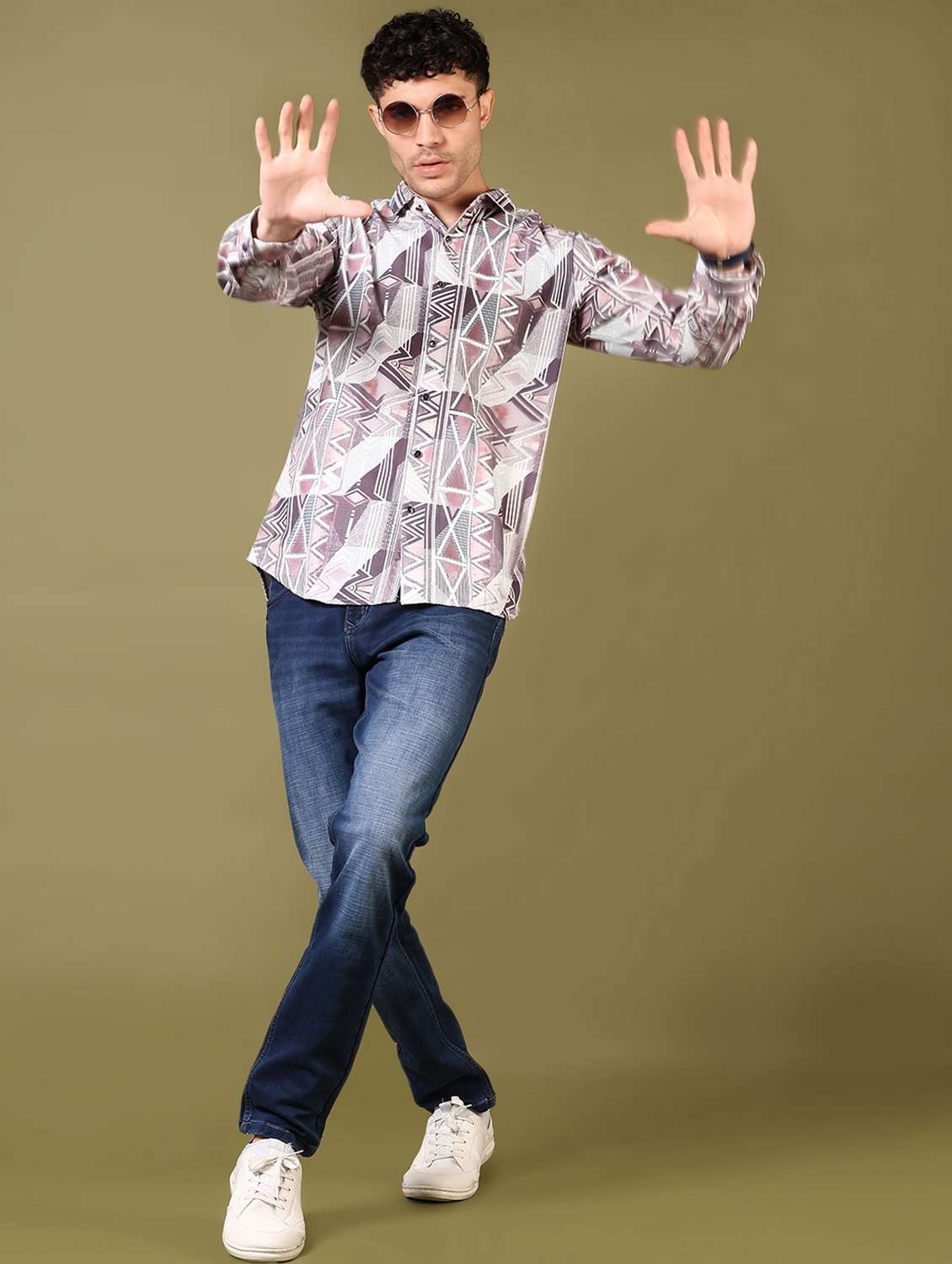 men washed mid rise jeans - 21718088 - Standard Image - 4