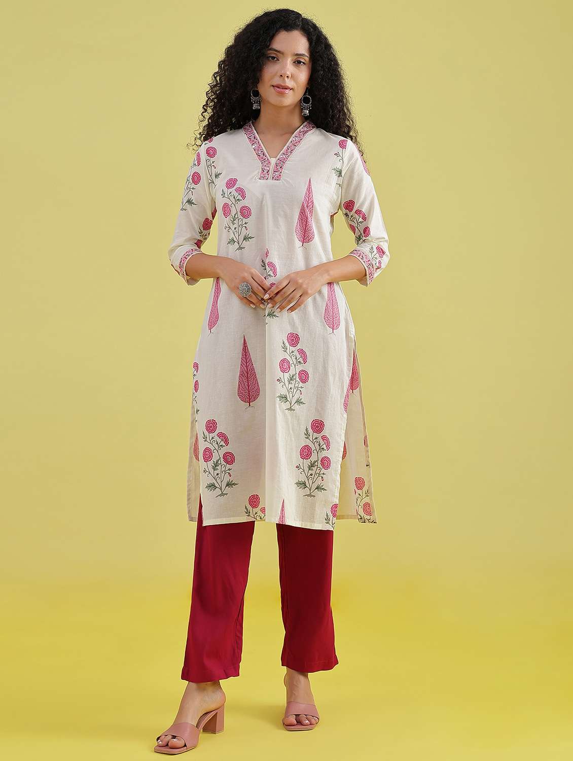 women floral printed three quarter sleeve straight kurta - 21720459 -  Standard Image - 1