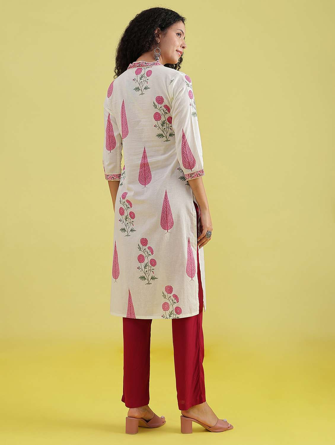 women floral printed three quarter sleeve straight kurta - 21720459 - Standard Image - 4