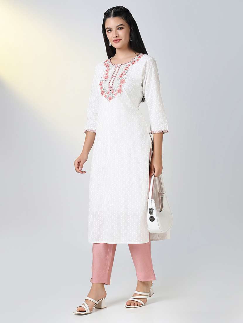 women solid tapered pant - 21720814 -  Standard Image - 4