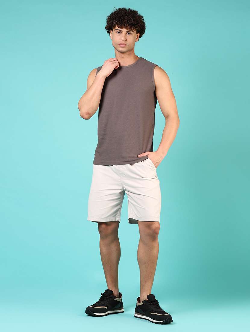 men solid mid rise regular fit shorts - 21721003 -  Standard Image - 6