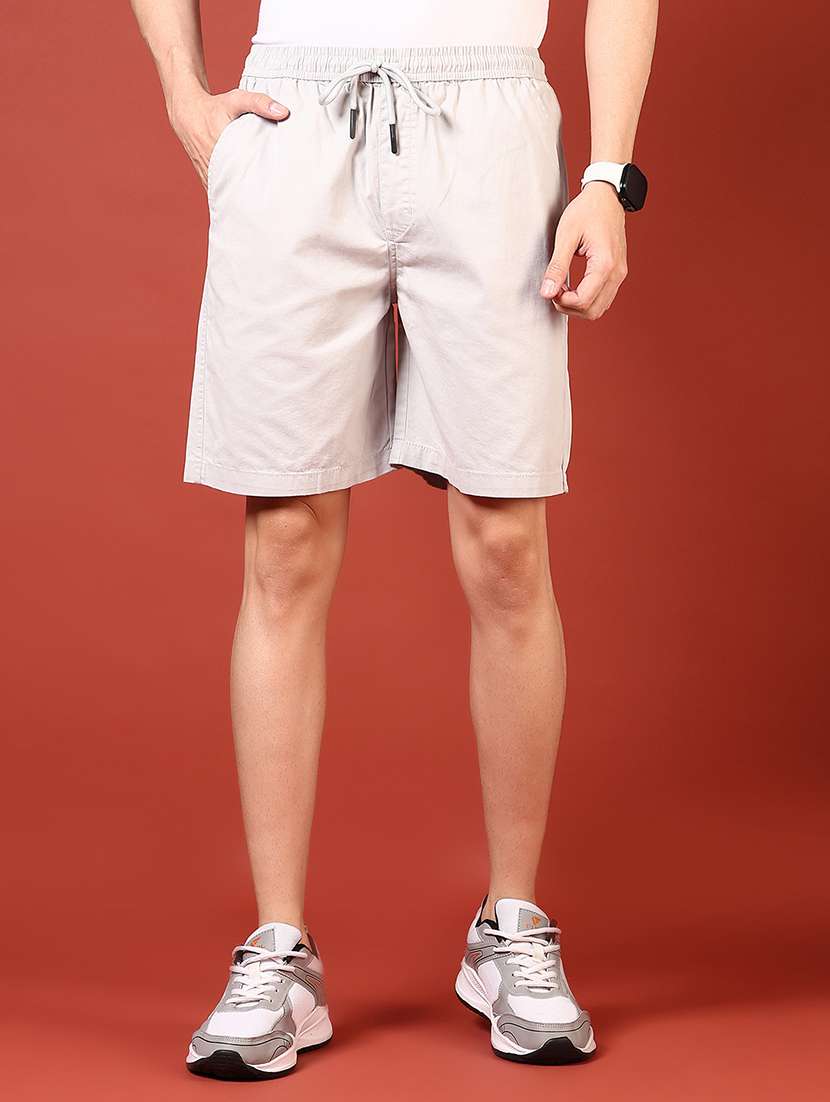 men solid mid rise regular fit shorts - 21721004 - Standard Image - 1