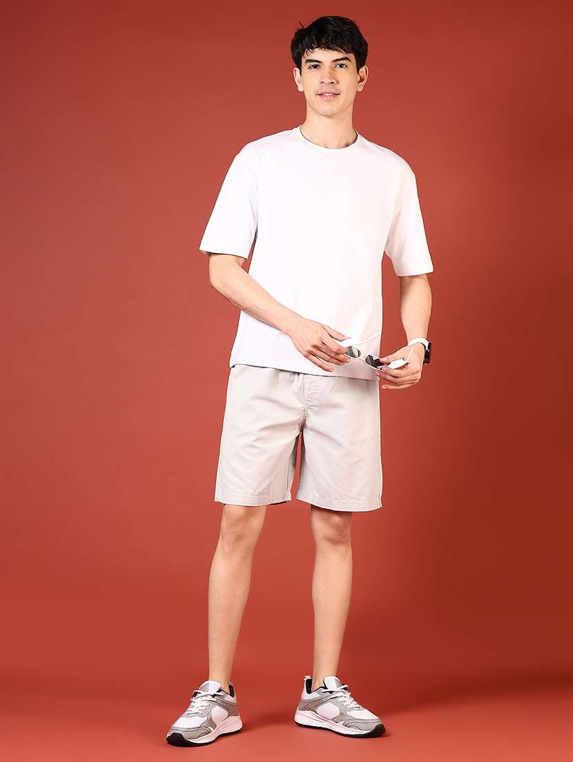 men solid mid rise regular fit shorts - 21721004 - Standard Image - 4