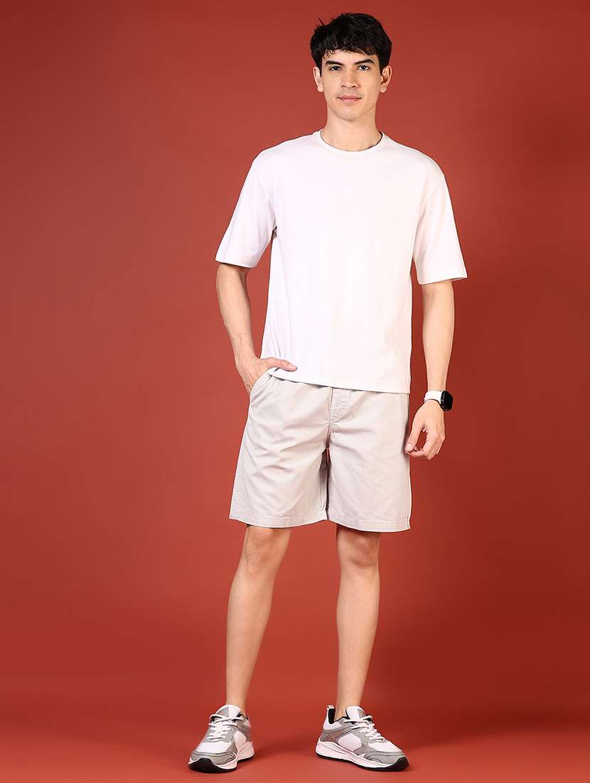 men solid mid rise regular fit shorts - 21721004 - Standard Image - 6