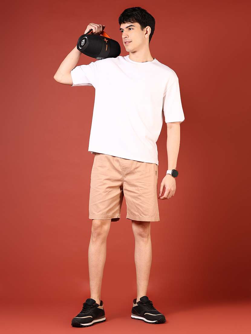 men solid mid rise regular fit shorts - 21721005 - Standard Image - 4