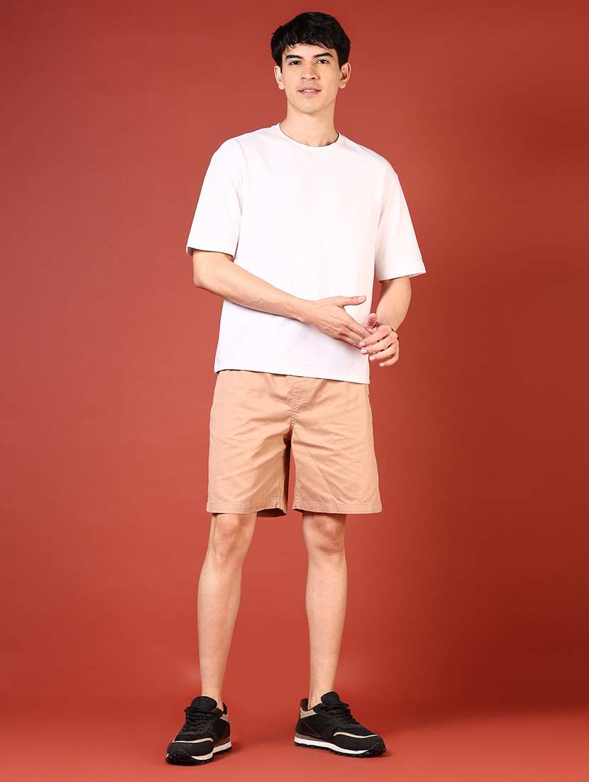 men solid mid rise regular fit shorts - 21721005 - Standard Image - 6