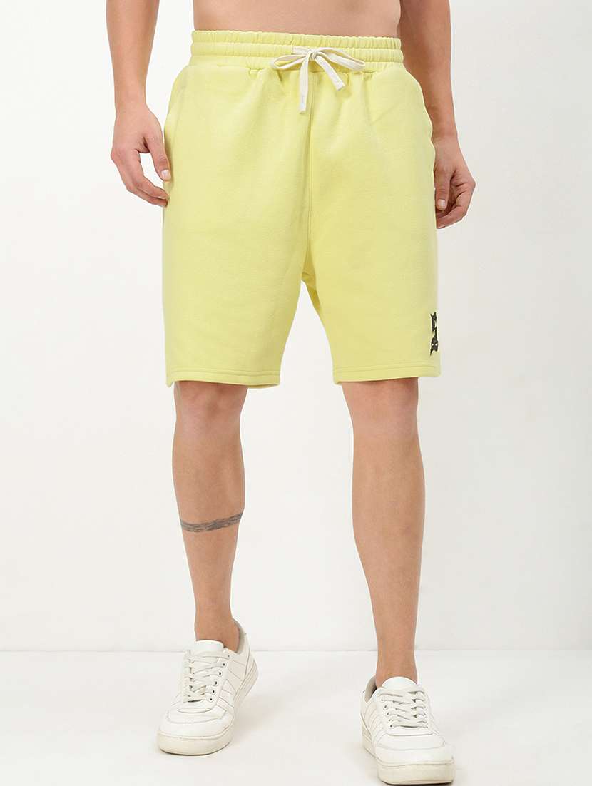 men mid rise placement print shorts