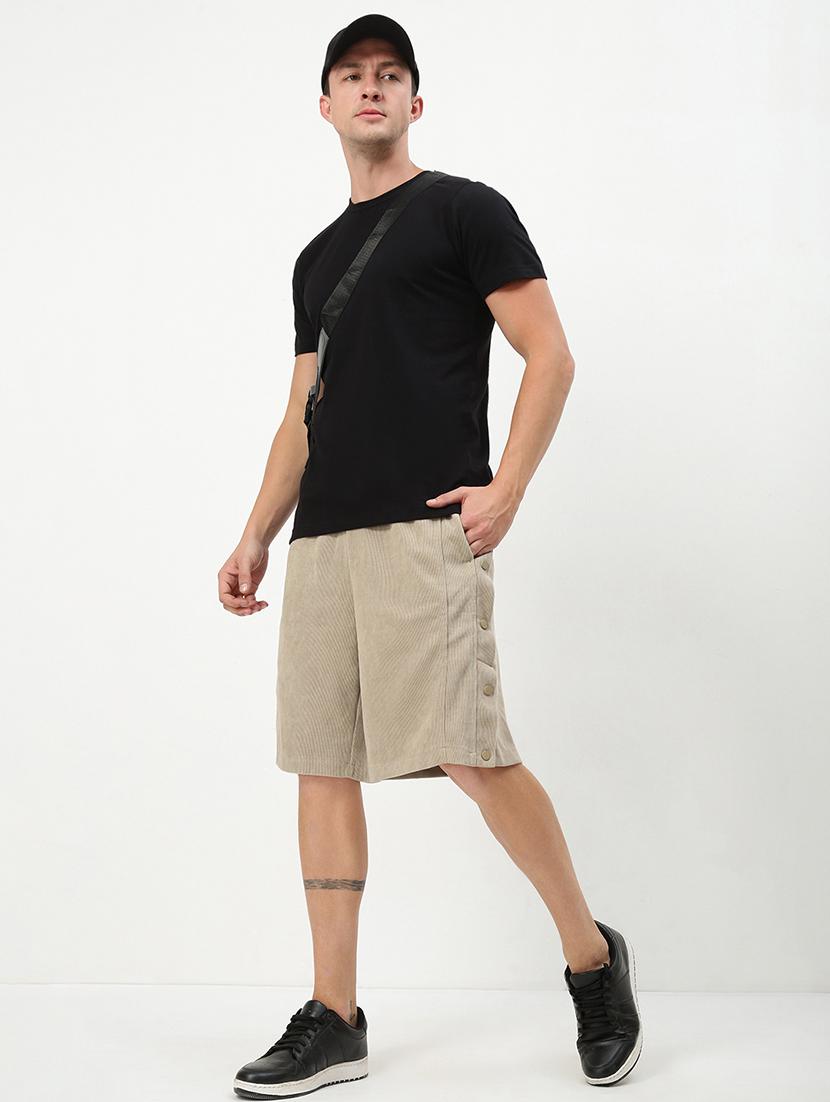 men mid rise solid shorts - 21721341 - Standard Image - 4