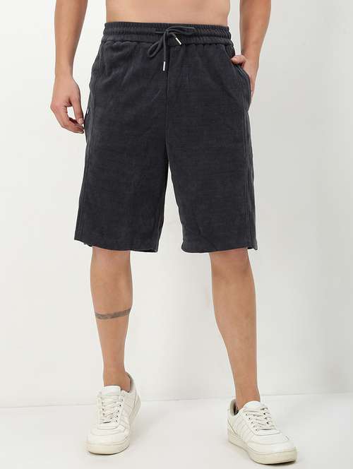 men mid rise solid shorts - 21721342 -  Standard Image - 0