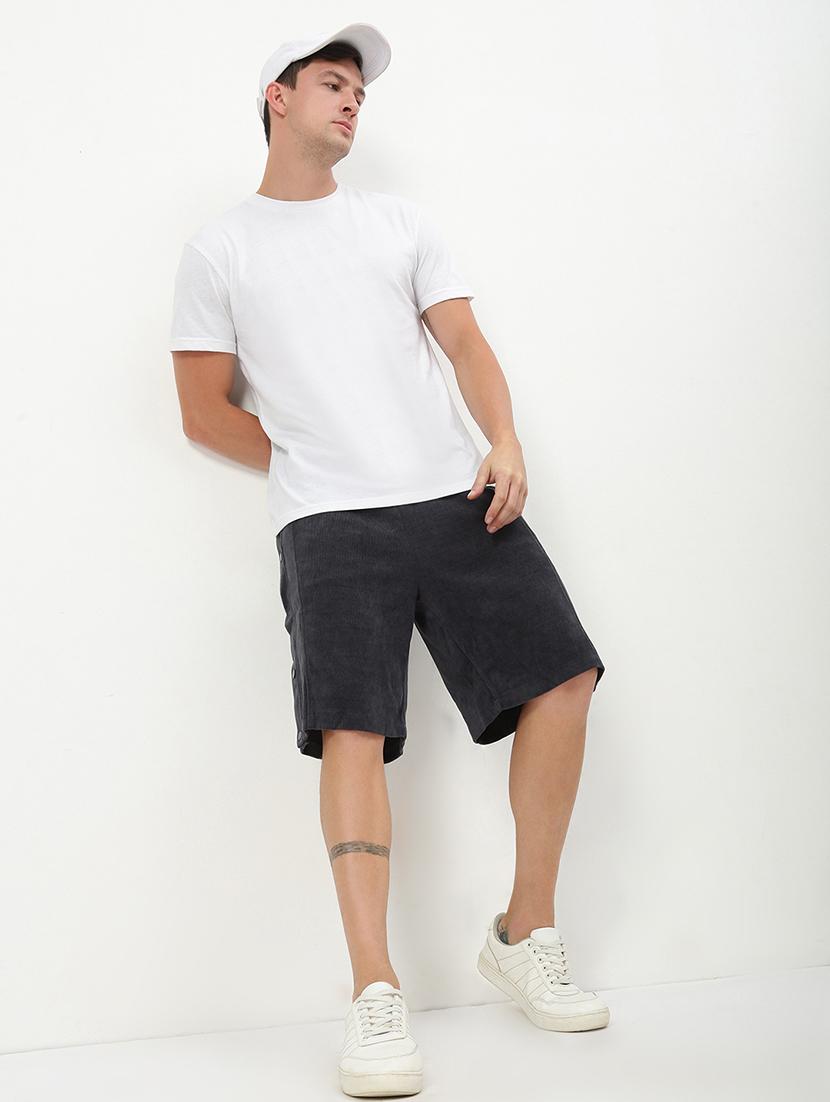 men mid rise solid shorts - 21721342 - Standard Image - 4