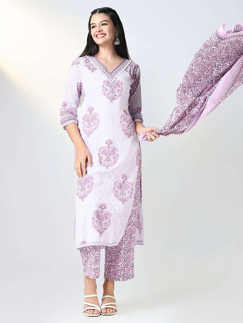 women three quarter sleeve kurta pant with dupatta set  - 21721715 -  Standard Image - 4