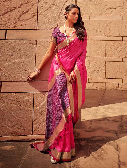 women pink self design bordered saree with blouse - 21723563 - Standard Image - 0