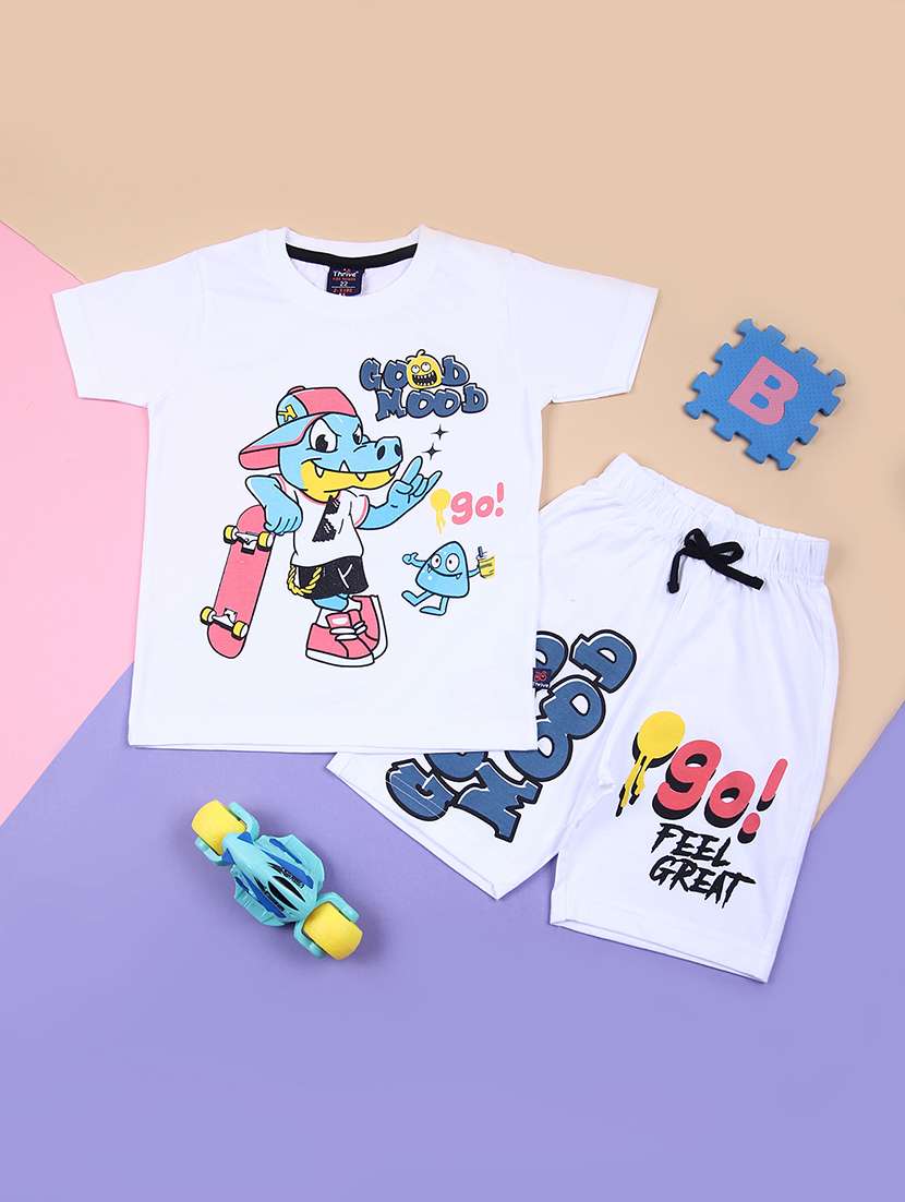 boys printed t-shirt & shorts casual wear sets