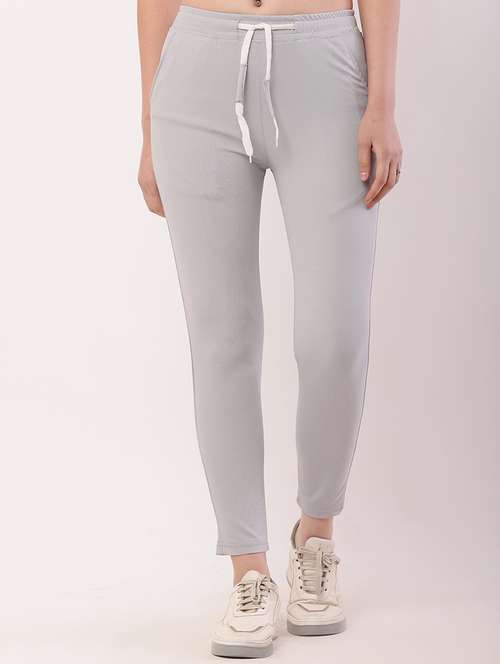 women solid mid rise track pant