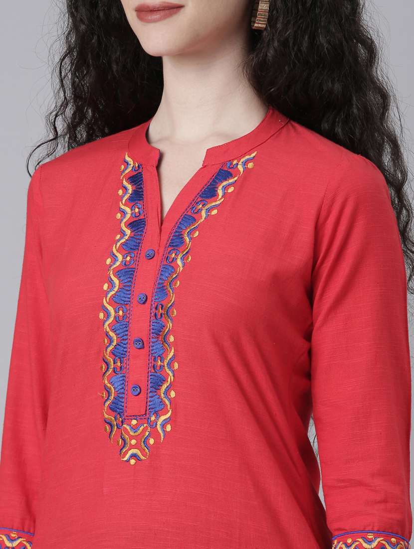women red three quarter sleeve straight kurta - 21728035 -  Standard Image - 6