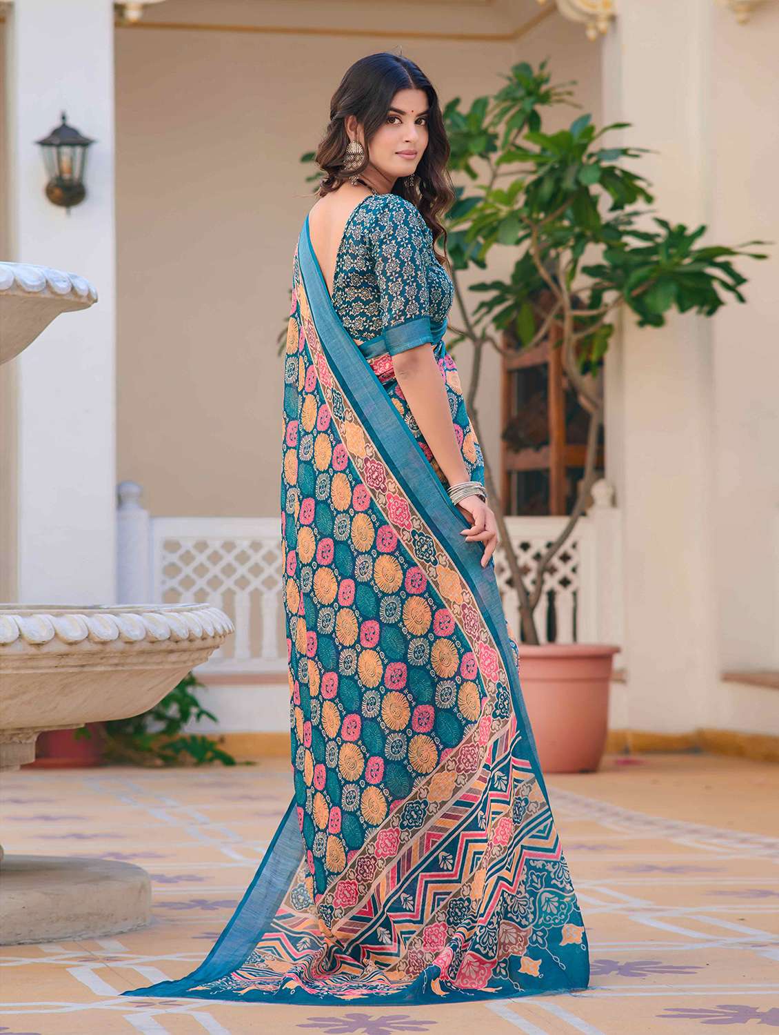 women printed casual wear saree with blouse - 21728360 -  Standard Image - 1