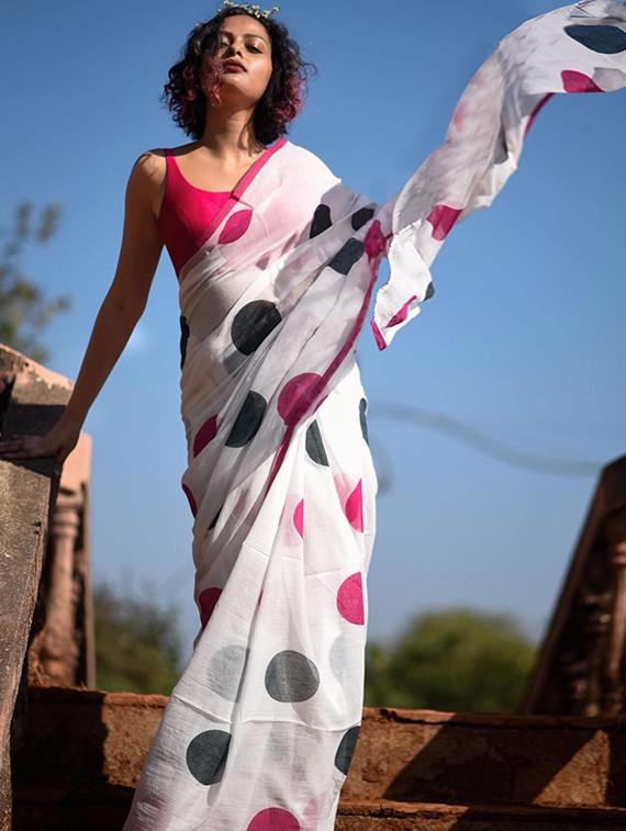 women printed casual wear saree with blouse - 21728380 - Standard Image - 1
