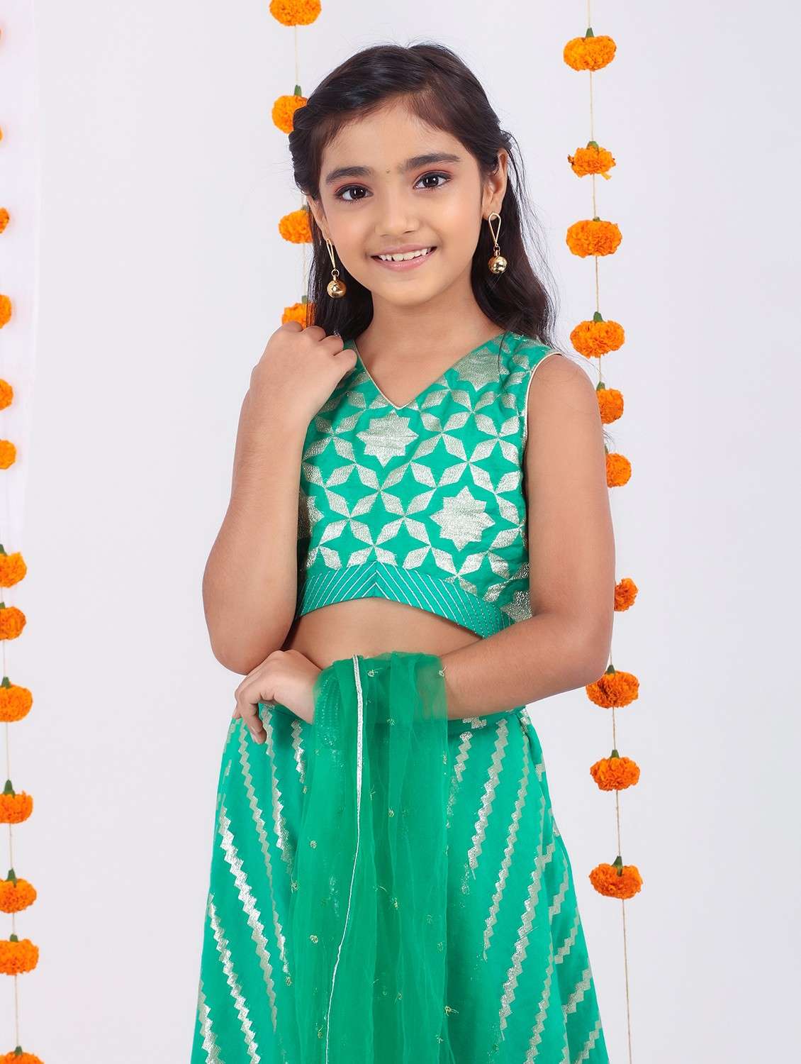 girls green self design lehenga choli with dupatta - 21729411 - Standard Image - 4