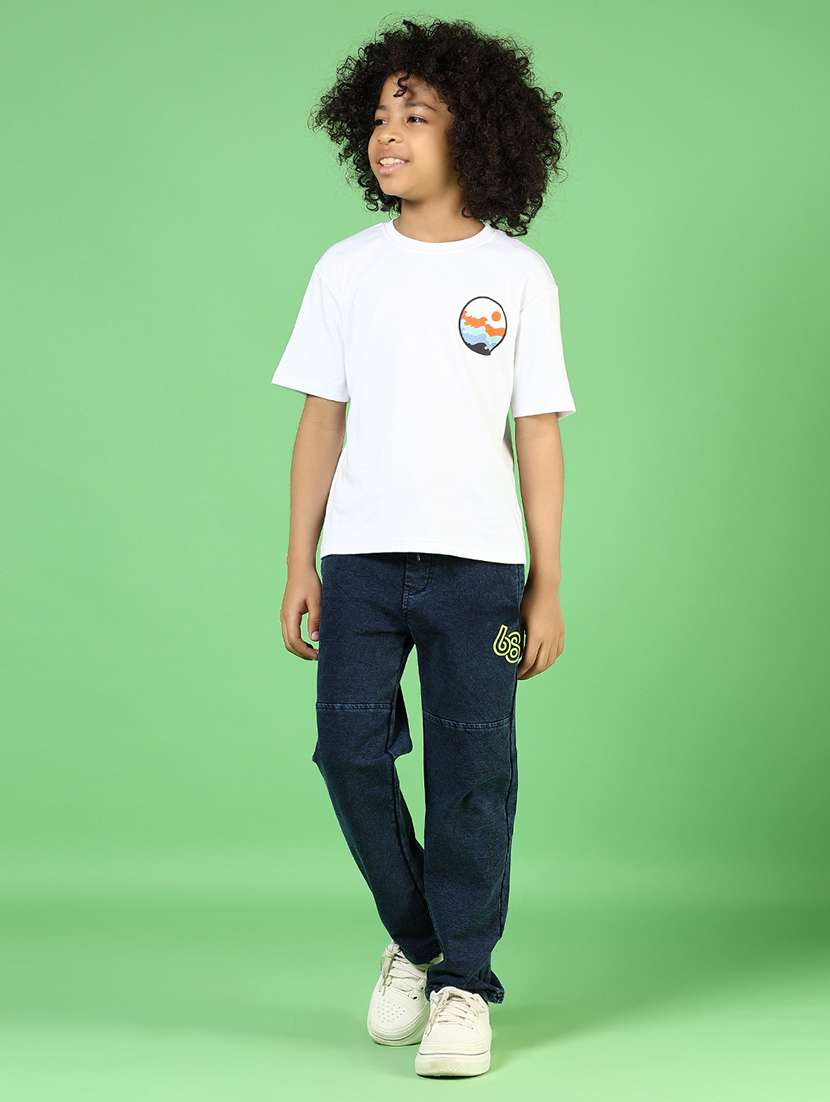 men solid mid rise relaxed fit jeans - 21729918 -  Standard Image - 4