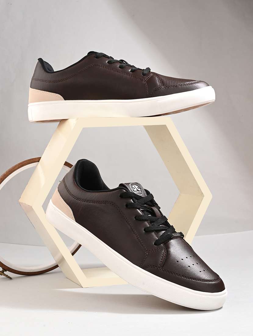 men solid brown lace up sneaker