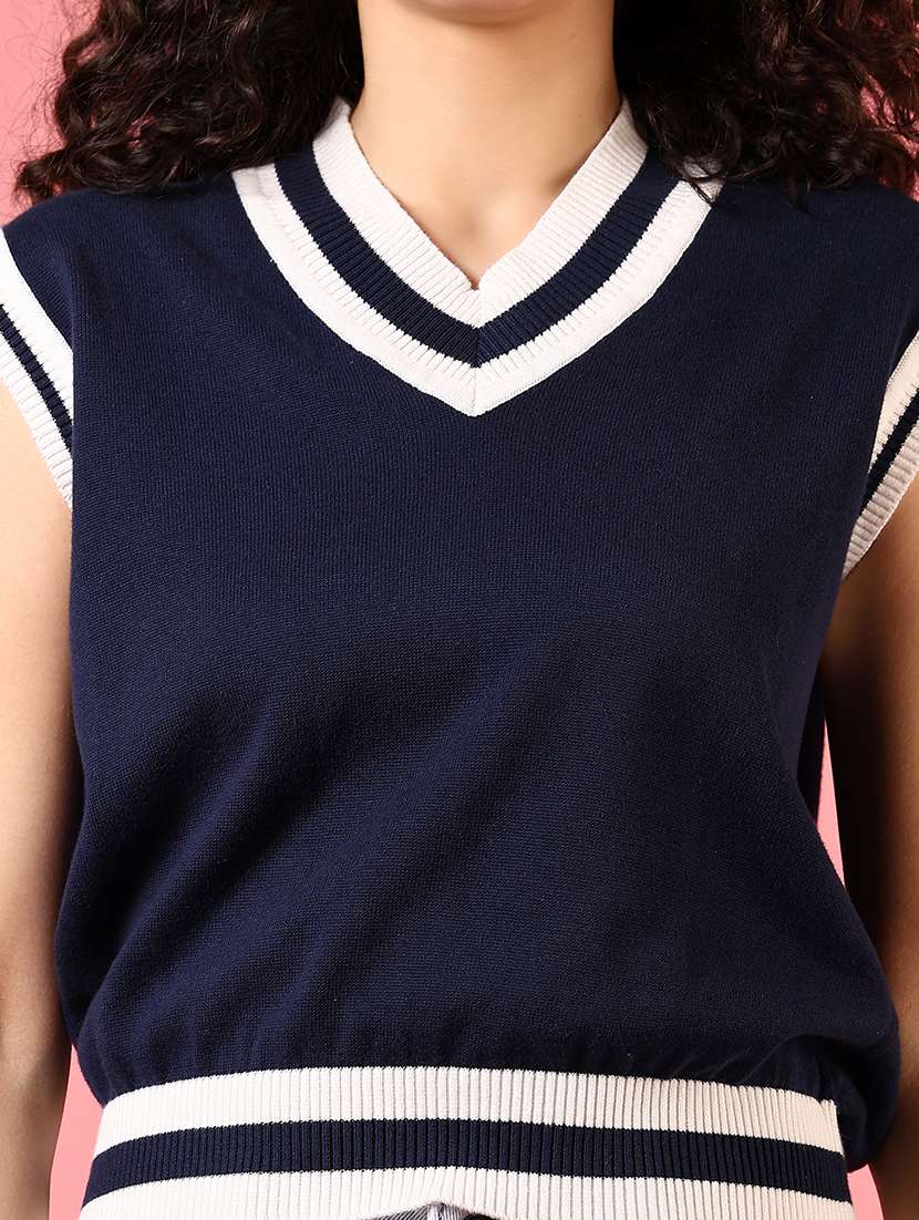 women v-neck solid crop top - 21731312 - Standard Image - 4