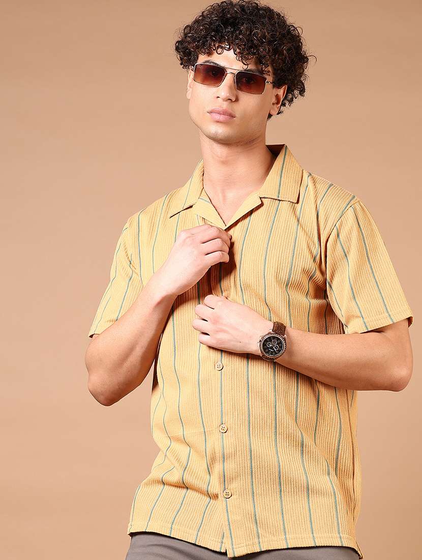 men short sleeves striped casual shirt - 21731318 -  Standard Image - 1