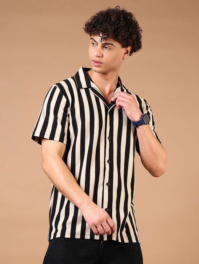 men short sleeves striped casual shirt - 21731326 -  Standard Image - 1