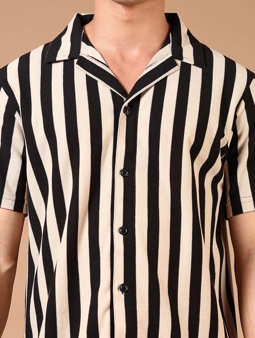 men short sleeves striped casual shirt - 21731326 -  Standard Image - 4