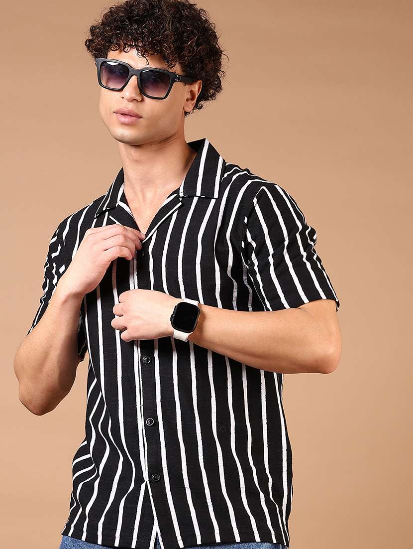 men short sleeves striped casual shirt - 21731331 -  Standard Image - 1