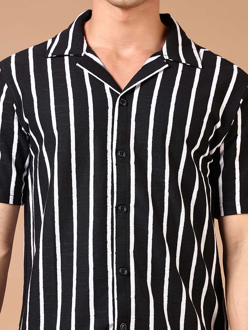 men short sleeves striped casual shirt - 21731331 -  Standard Image - 4