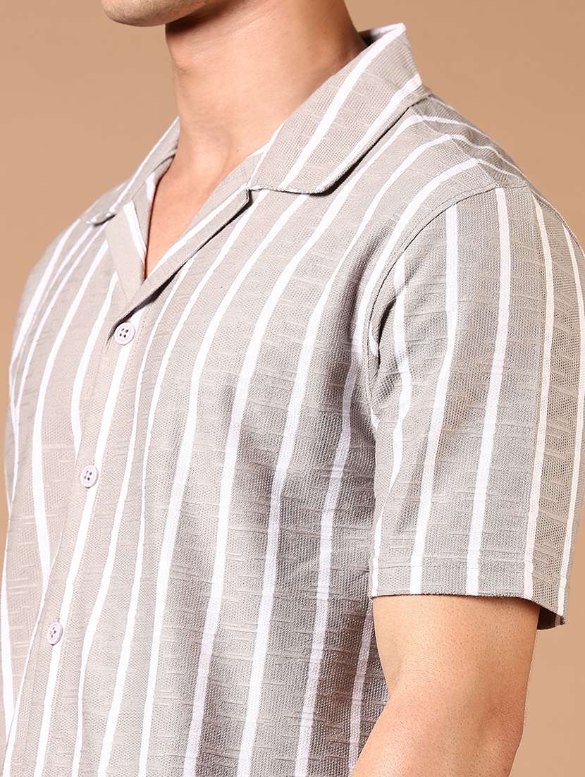 men short sleeves striped casual shirt - 21731332 -  Standard Image - 4