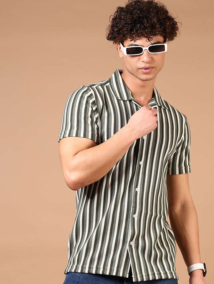 men short sleeves striped casual shirt - 21731337 -  Standard Image - 1