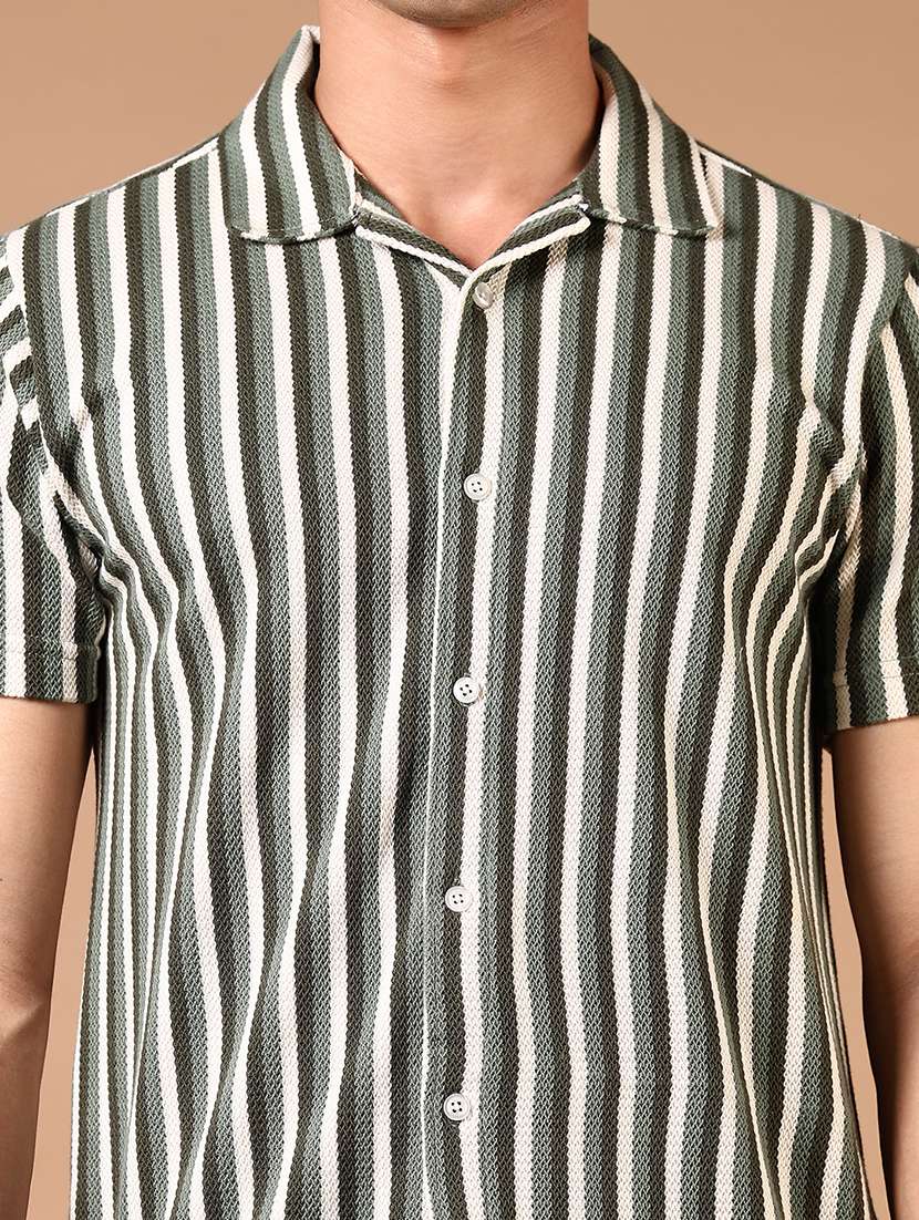 men short sleeves striped casual shirt - 21731337 -  Standard Image - 4
