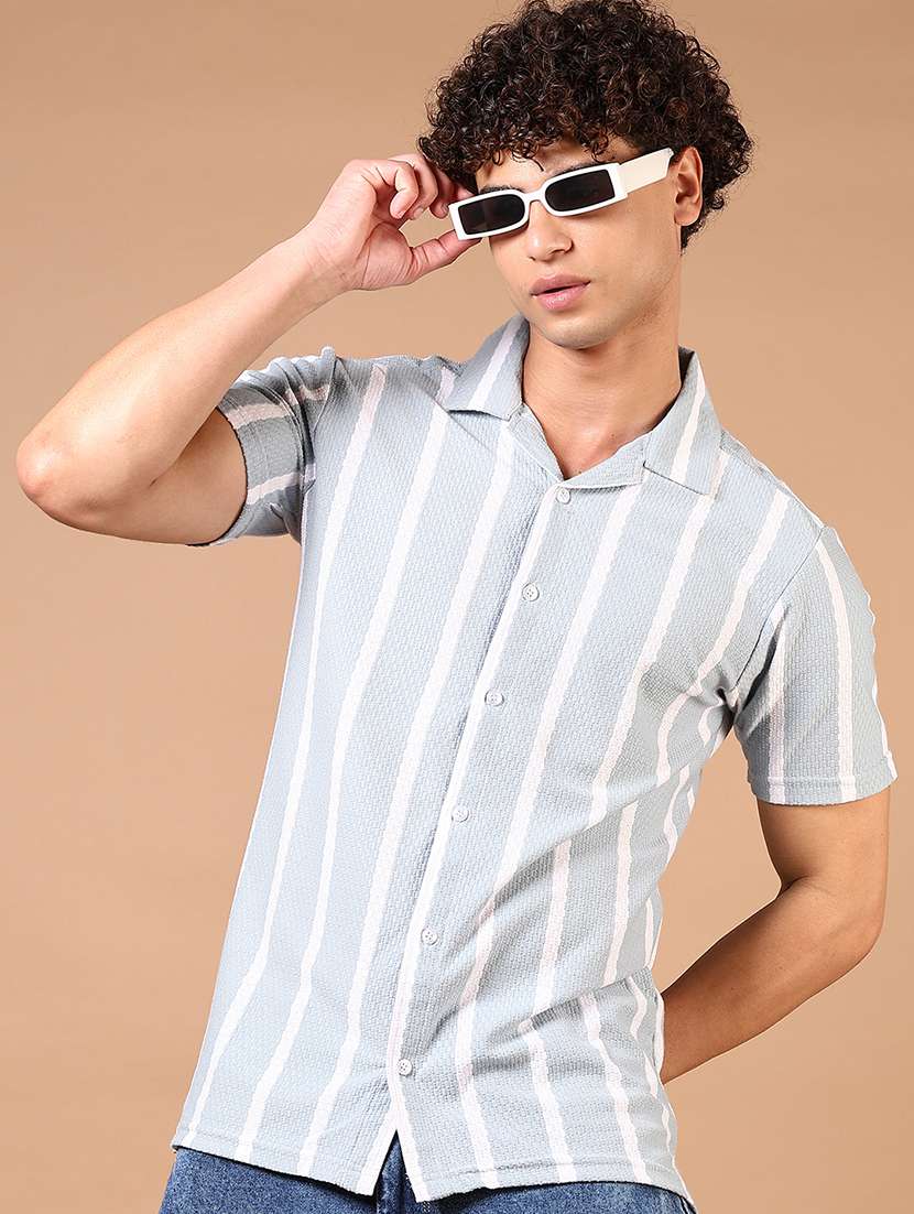 men short sleeves striped casual shirt - 21731348 -  Standard Image - 1