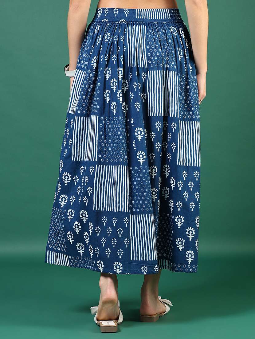 Women Blue Printed Mid Rise Flared Skirt
