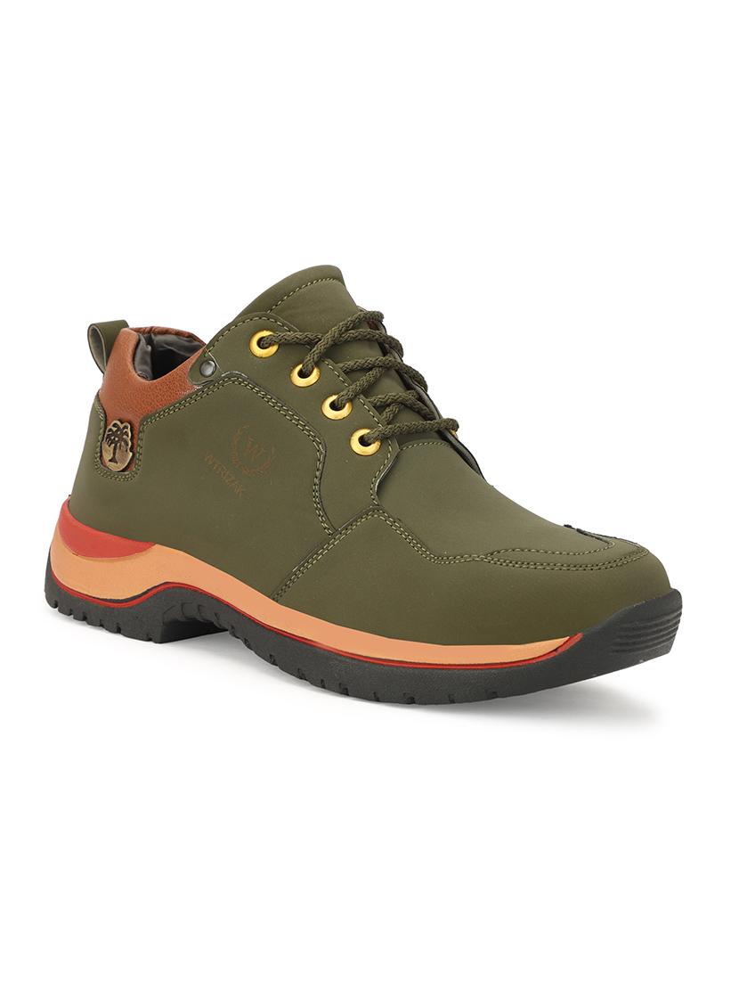men lace up hiking boots - 21737908 - Standard Image - 4