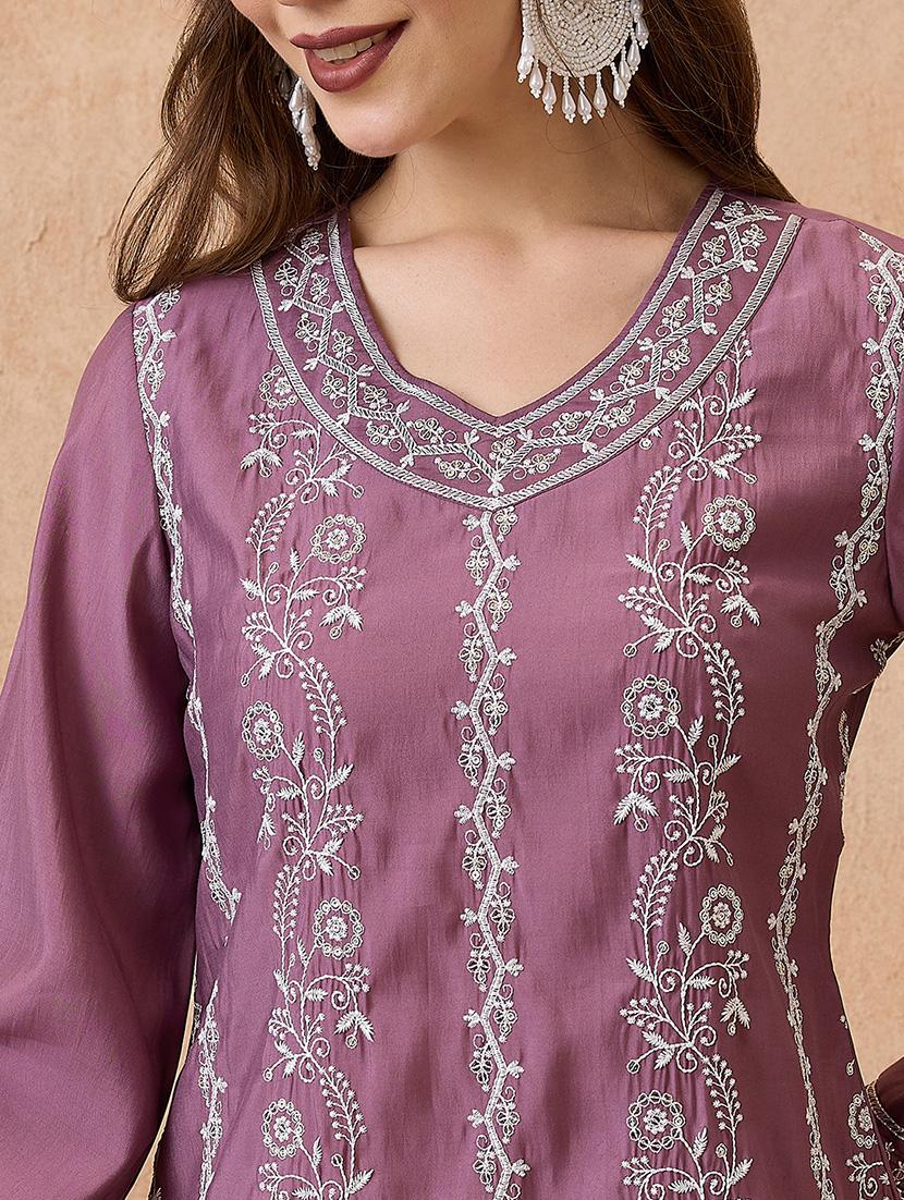 globus women pink floral embroidered v-neck scalloped bell sleeves straight festive kurta - 21738562 - Standard Image - 4