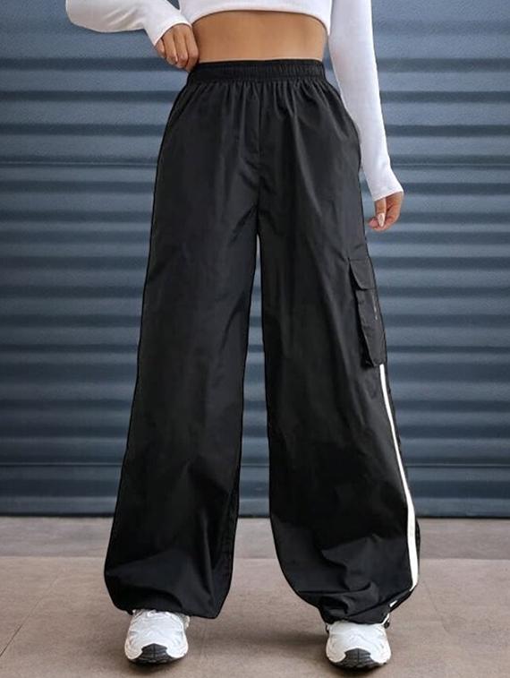 women solid mid rise track pant