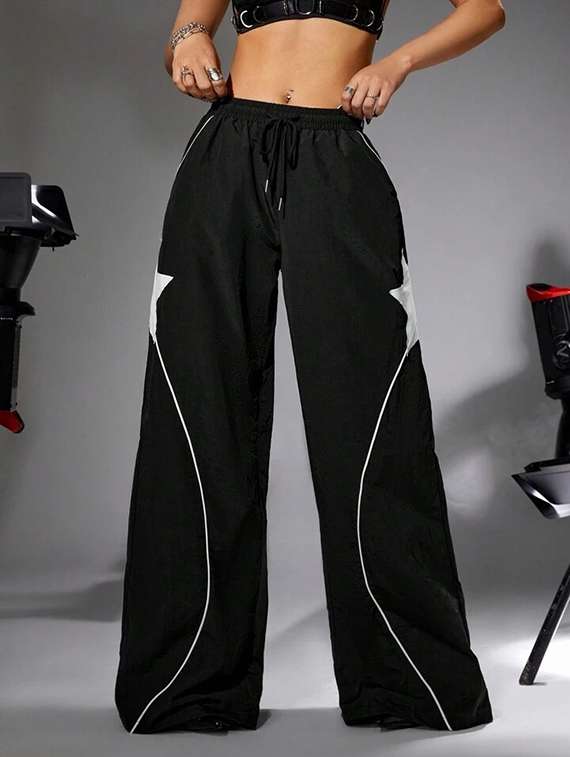 women printed mid rise track pant
