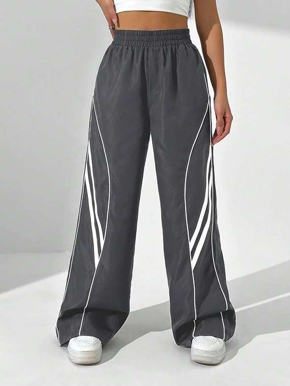 women solid mid rise track pant