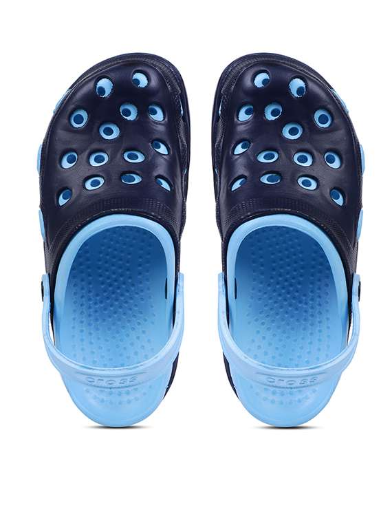 men solid ultra-comfort crocs - 21740290 -  Standard Image - 4