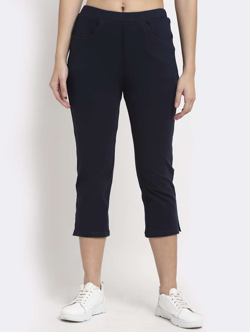 women solid mid rise slim fit capri