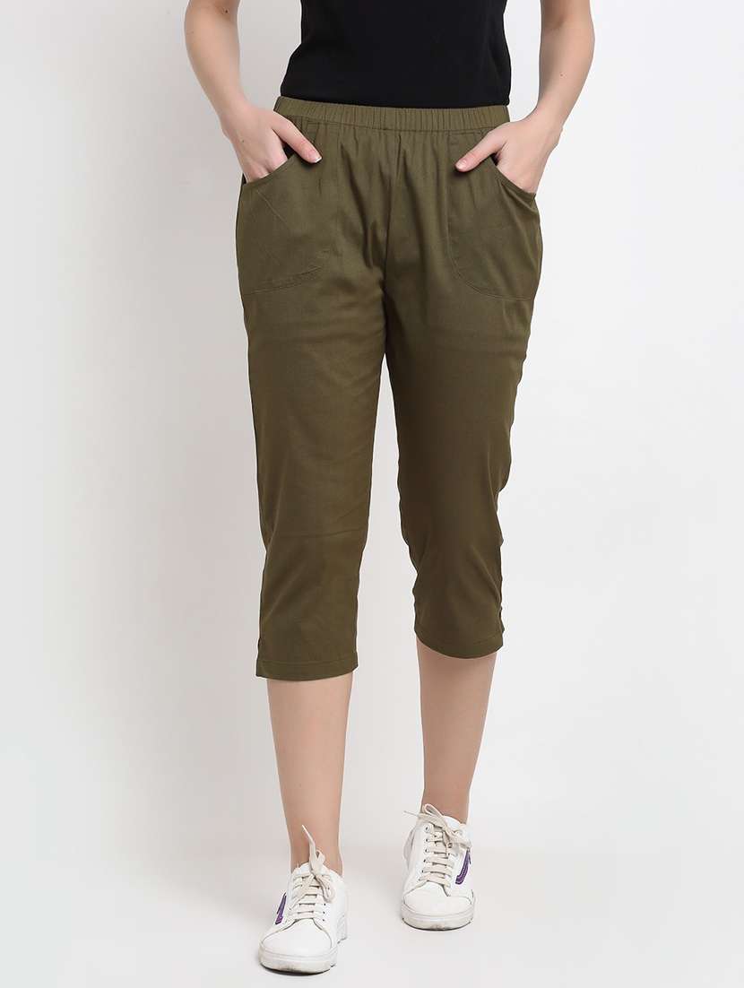 women solid mid rise slim fit capri