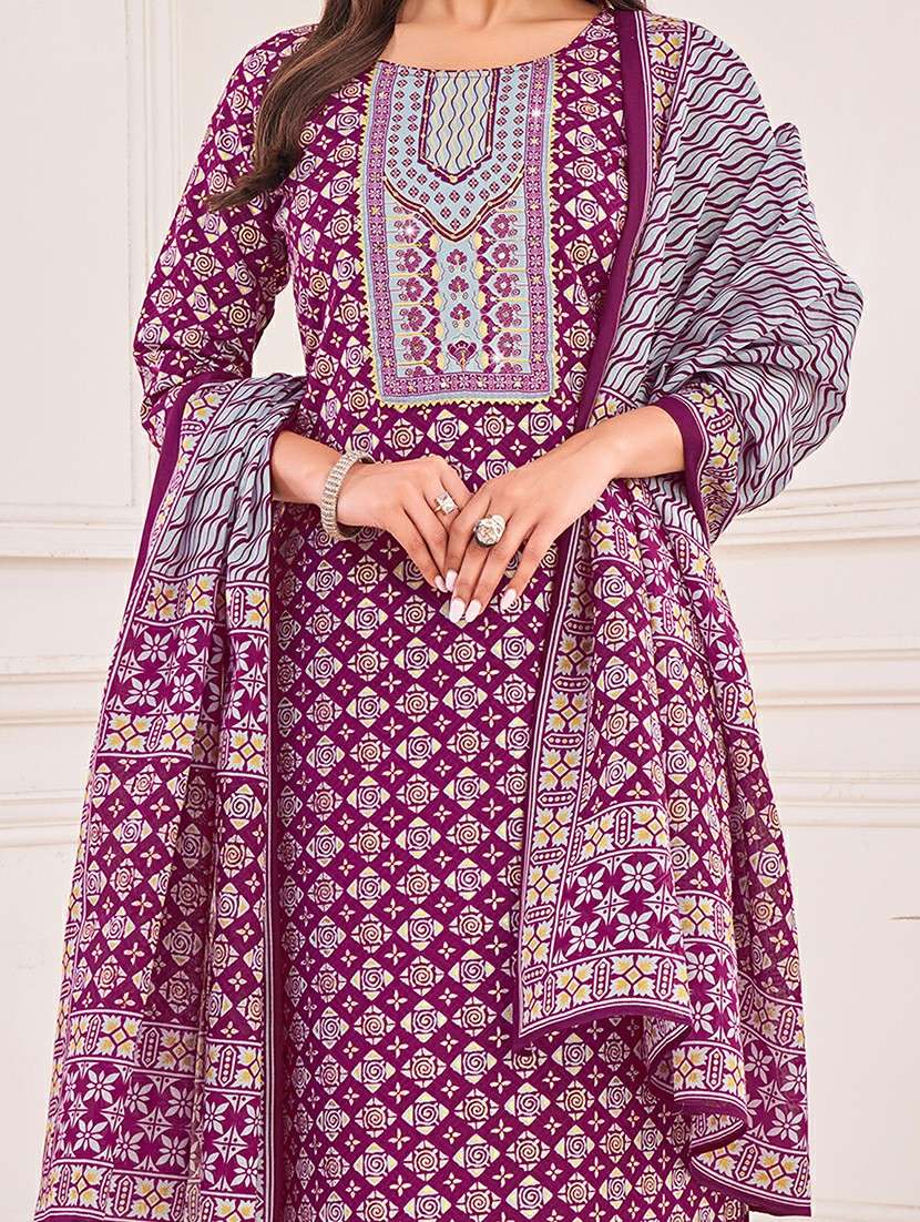 women printed kurta salwar with dupatta set - 21742686 - Standard Image - 4