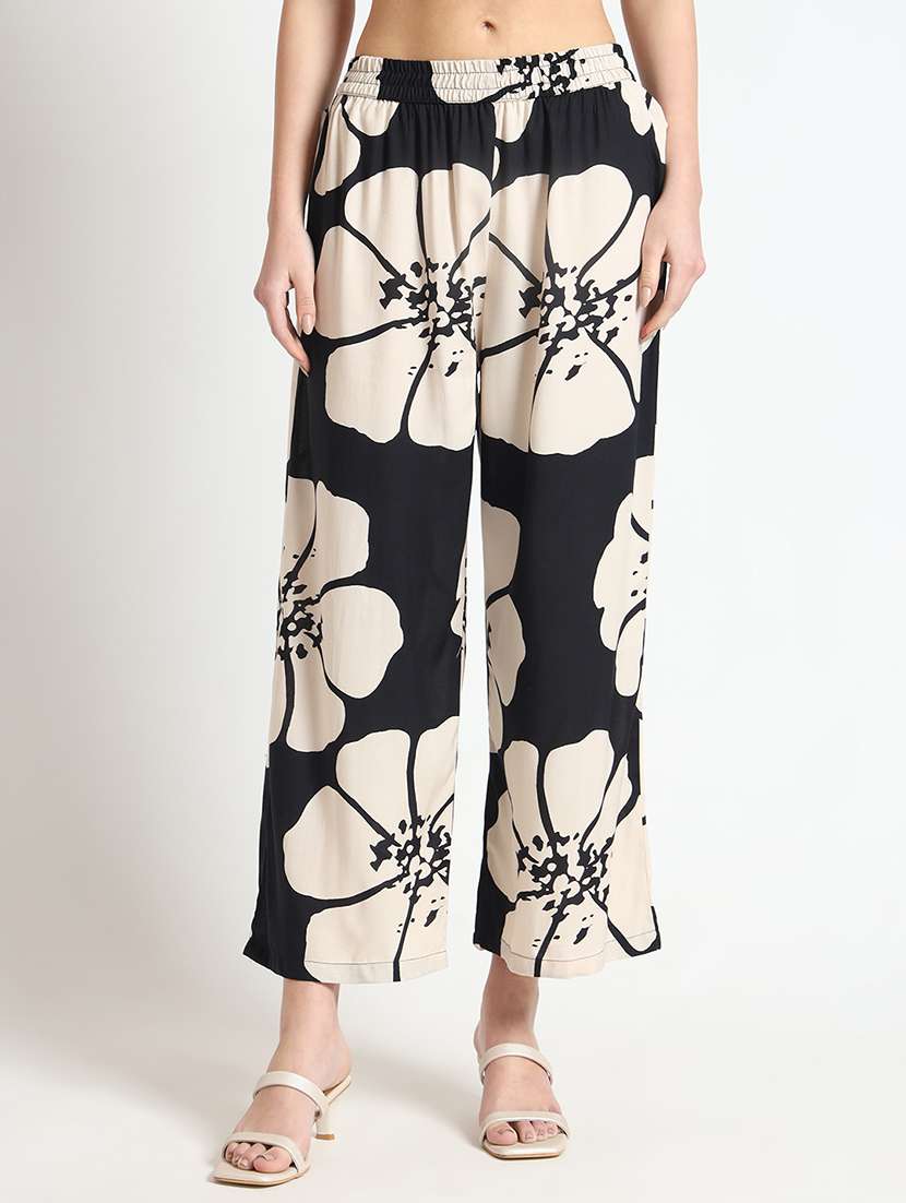 women black floral printed kurta palazzo set - 21743654 - Standard Image - 4