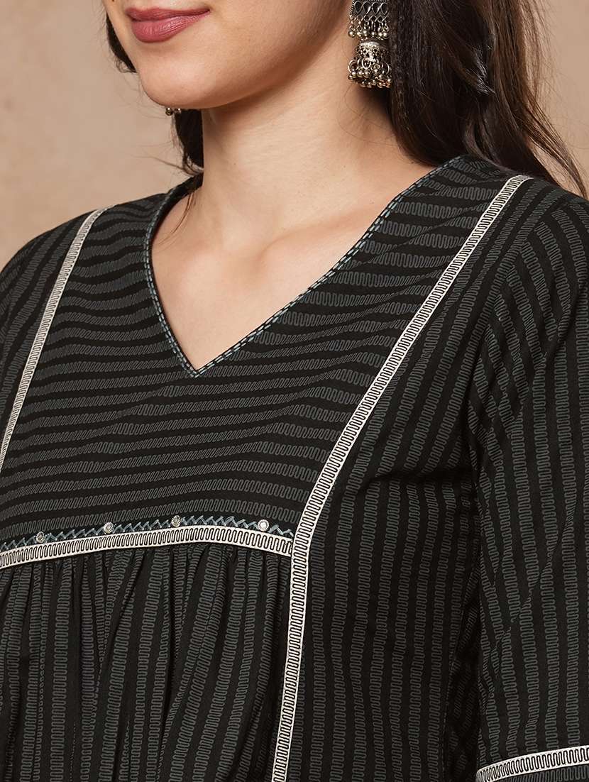 women striped three quarter sleeve a-line kurta - 21743663 - Standard Image - 4