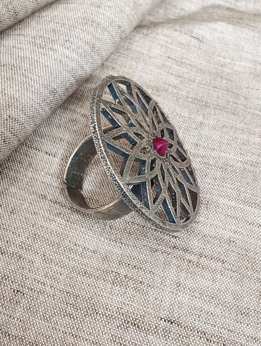 women silver brass finger rings - 21743834 -  Standard Image - 1