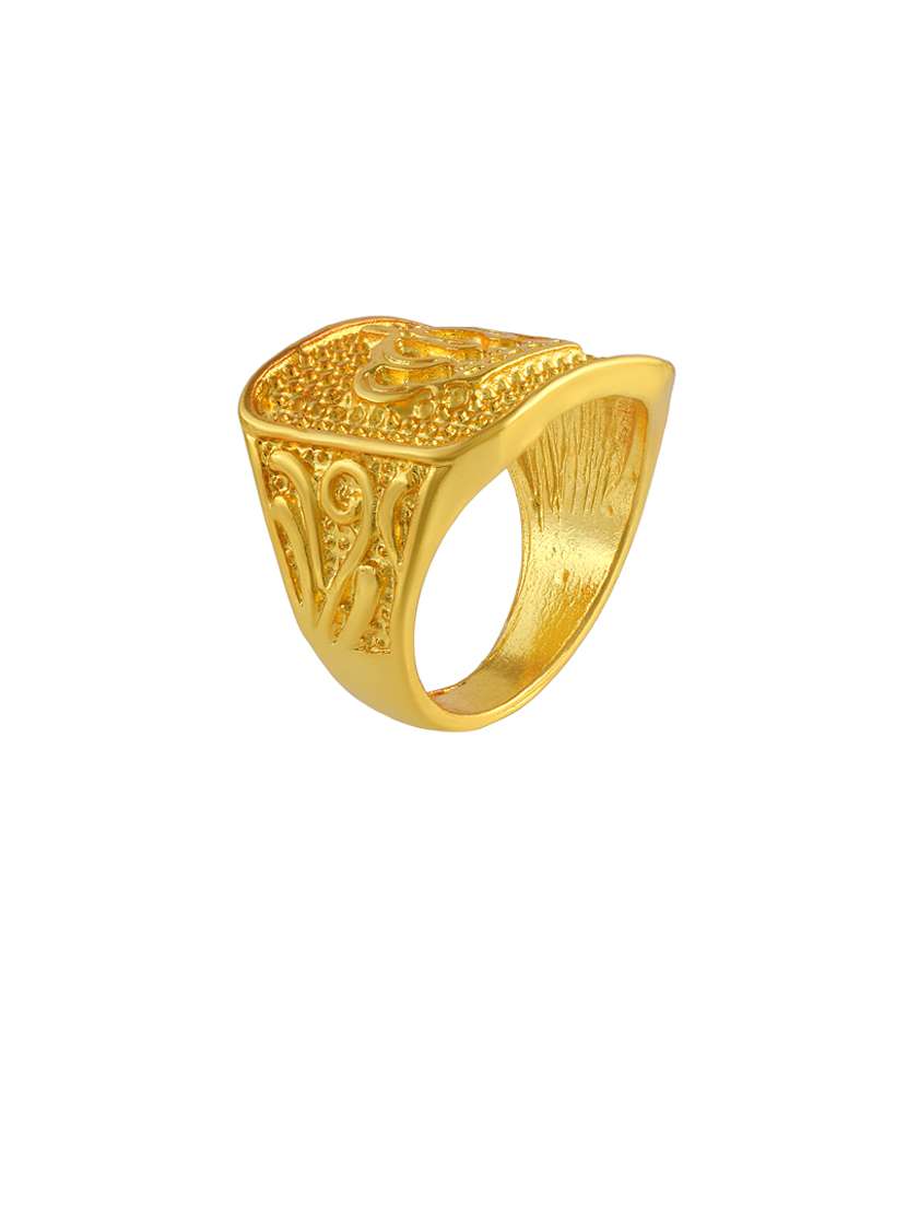 men gold brass finger ring  - 21743895 -  Standard Image - 1