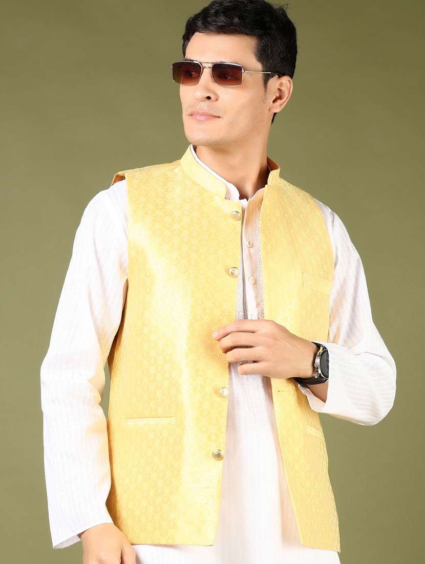 men self desigend sleeveless jacket - 21744117 -  Zoom Image - 0